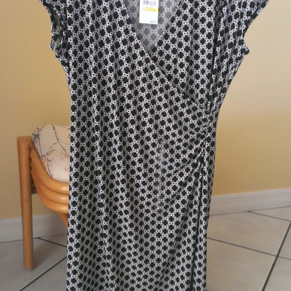 Nine West Dresses & Skirts - PRICE DROPPED!! NWT Nine West Cute Black & White Dress - Size M